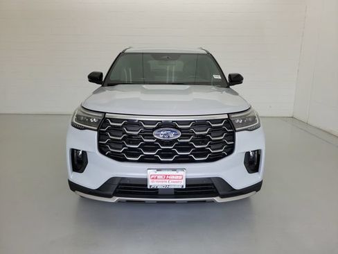 Used 2025 Ford Explorer Platinum w/ LUX Leather Package AWD/4WD image 3