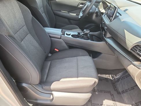 Used 2024 Nissan Rogue SV AWD/4WD image 16