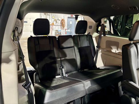 Used 2019 Dodge Grand Caravan SXT w/ Mopar Premium Addition Group image 19