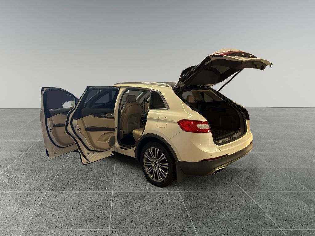Used 2016 Lincoln MKX Reserve w/ Luxury Package FWD image 12
