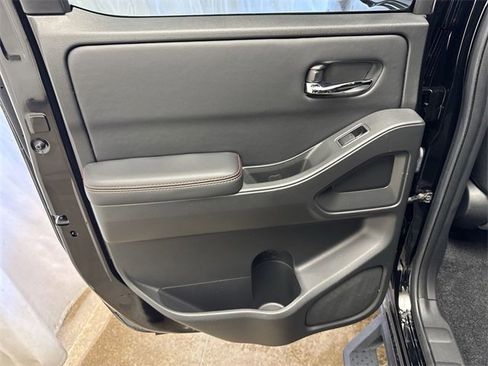 Used 2025 Nissan Frontier PRO-4X w/ Pro Convenience Package image 24