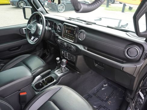 Used 2022 Jeep Wrangler Unlimited Sahara w/ Cold Weather Group AWD/4WD image 29