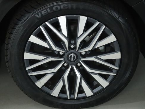 Certified 2025 Nissan Altima 2.5 SV FWD image 10