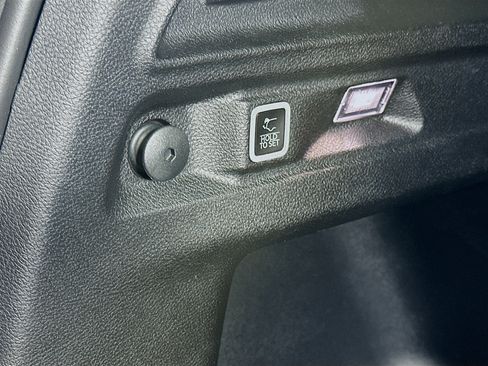 Used 2023 Jeep Grand Cherokee L Limited AWD/4WD image 32