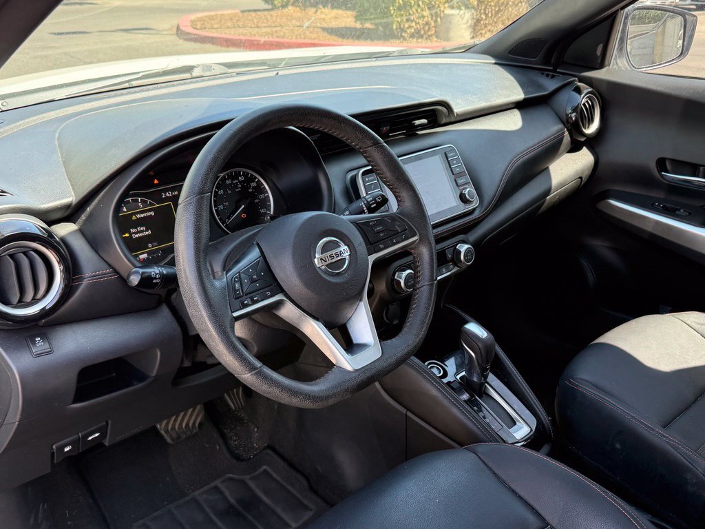 Used 2018 Nissan Kicks SR w/ Premium Package FWD image 2
