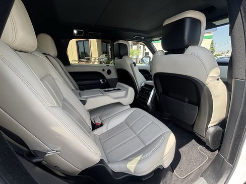 Used 2018 Land Rover Range Rover Sport HSE AWD/4WD image 17