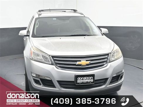 Used 2017 Chevrolet Traverse LT w/ Style and Technology Package image 3