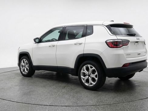 Used 2025 Jeep Compass Latitude image 6