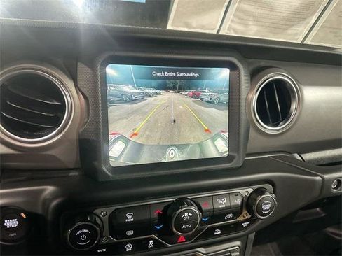 Used 2022 Jeep Gladiator Rubicon image 25