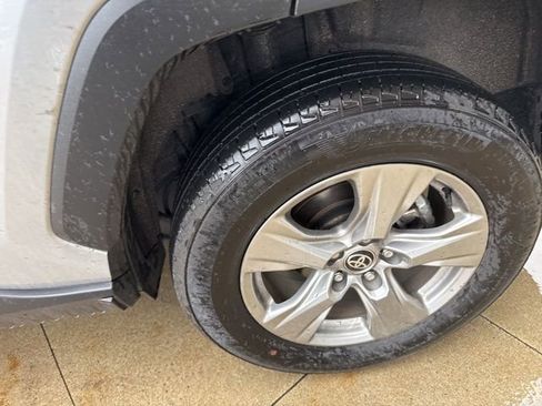 Used 2025 Toyota RAV4 XLE image 12