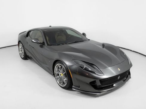 Used 2019 Ferrari 812 Superfast RWD image 12