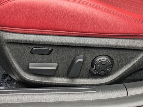 Used 2024 Genesis G70 3.3T Advanced image 23