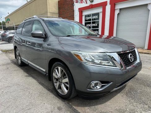 Used 2015 Nissan Pathfinder Platinum w/ Family Entertainment Package image 3
