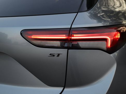 Used 2022 Buick Envision Essence w/ Sport Touring Package image 36