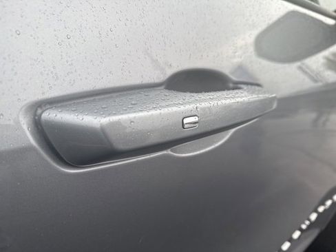 Used 2025 Chevrolet Traverse LT image 10