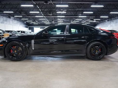 Used 2018 Porsche Panamera RWD image 2