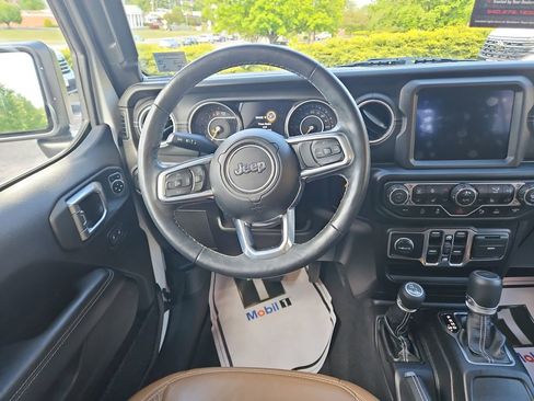 Used 2020 Jeep Gladiator Overland AWD/4WD image 14