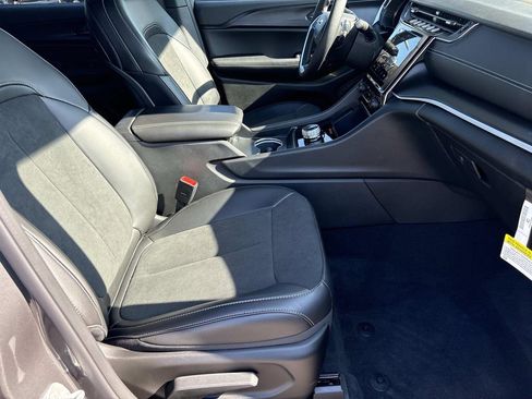New 2025 Jeep Grand Cherokee L Altitude AWD/4WD image 11