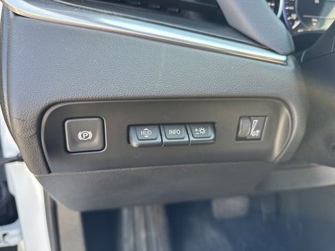 Used 2024 Buick Enclave Premium image 24