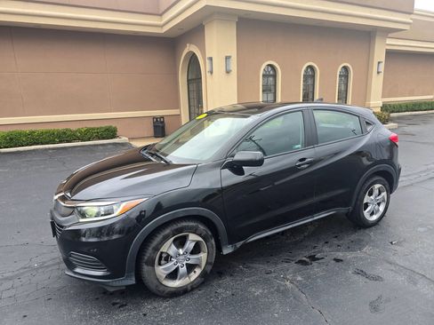 Used 2019 Honda HR-V LX image 12
