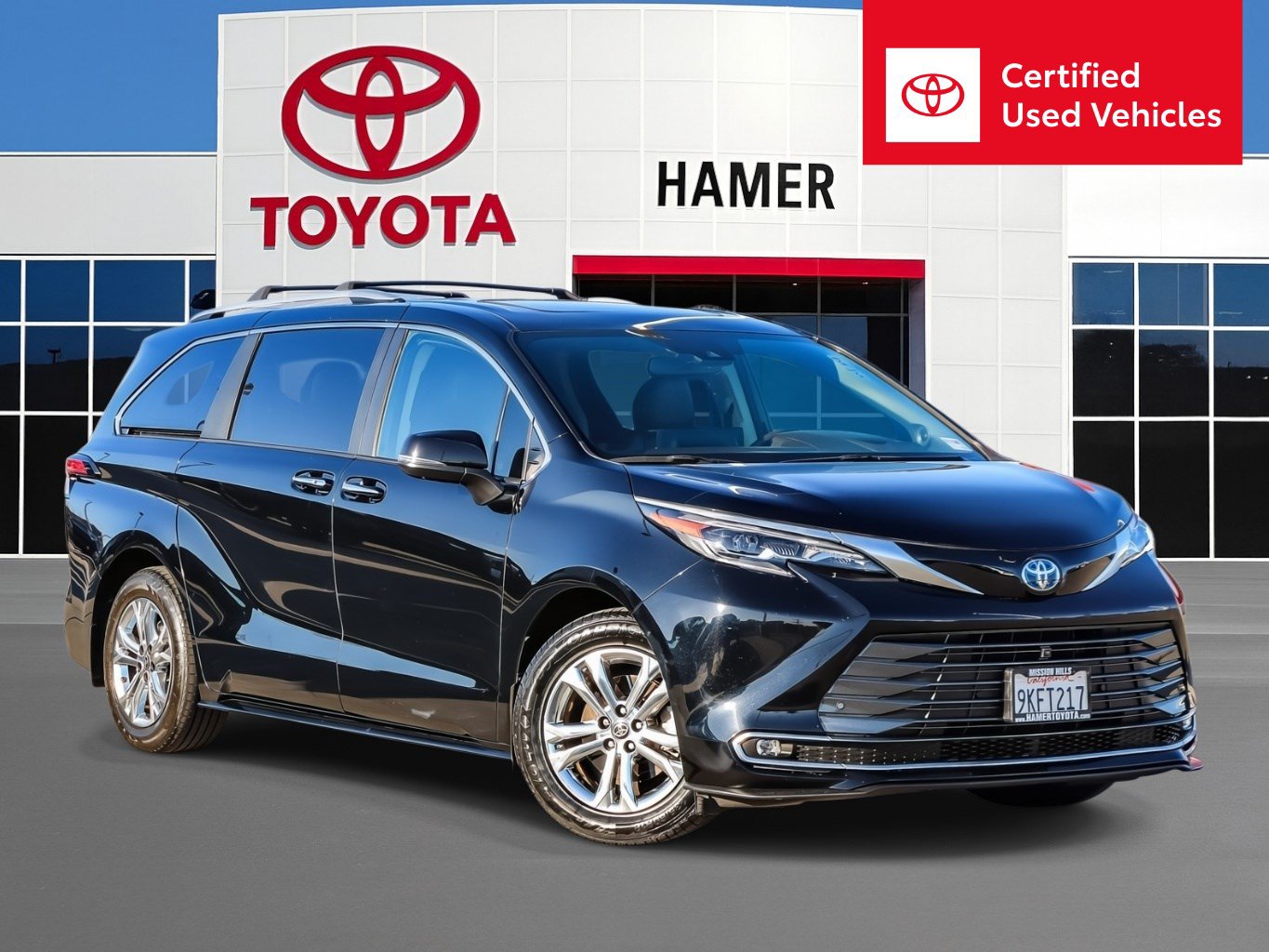 Certified 2024 Toyota Sienna Platinum AWD/4WD image 1