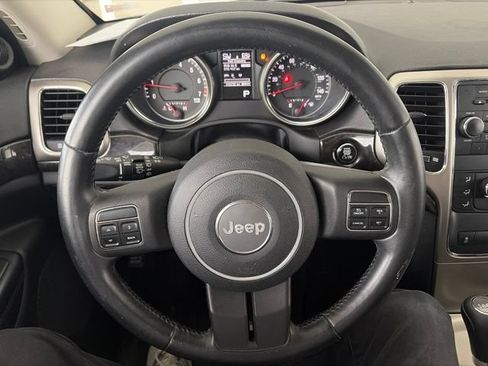 Used 2012 Jeep Grand Cherokee Laredo w/ Laredo E Group AWD/4WD image 7