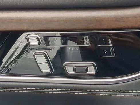 Certified 2022 Jeep Grand Wagoneer Series I AWD/4WD image 23