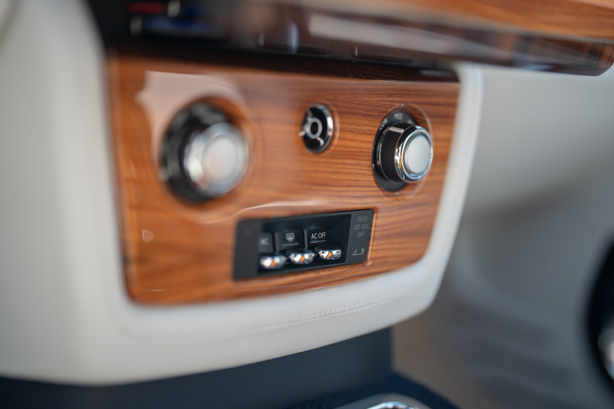 Used 2011 Rolls-Royce Phantom Drophead Coupe RWD image 37