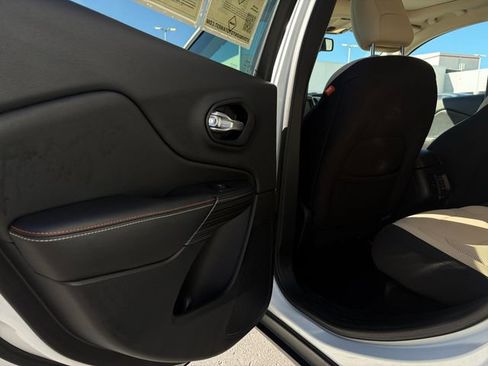 Used 2017 Jeep Cherokee 75th Anniversary FWD image 35