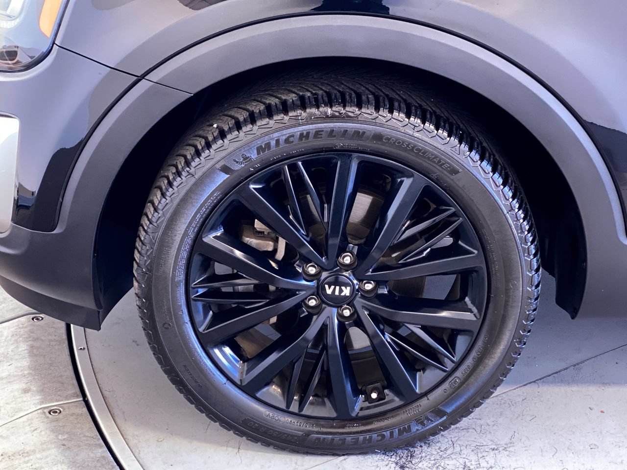 Used 2020 Kia Telluride SX w/ Towing Package FWD image 12