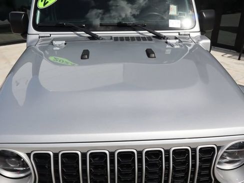 Used 2024 Jeep Wrangler Unlimited Sahara AWD/4WD image 11