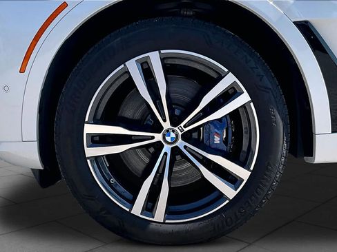 Used 2025 BMW X7 M60i AWD/4WD image 9
