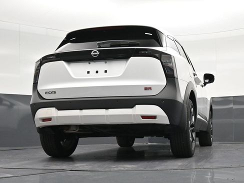Used 2025 Nissan Kicks SR FWD image 30