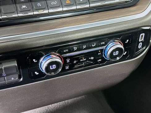 Used 2025 GMC Sierra 1500 SLT image 23