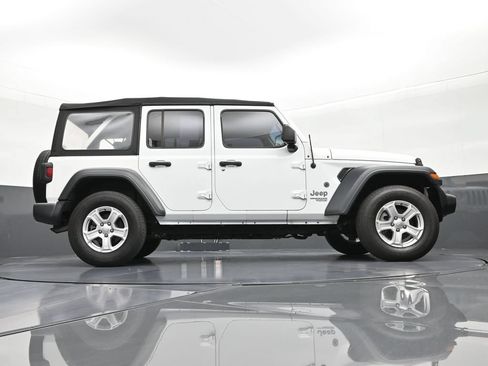Used 2018 Jeep Wrangler Unlimited Sport AWD/4WD image 25
