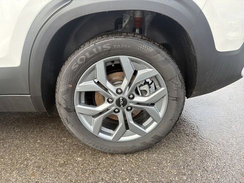 Certified 2025 Kia Seltos LX image 10