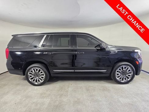 Used 2024 GMC Yukon Denali Ultimate AWD/4WD image 3