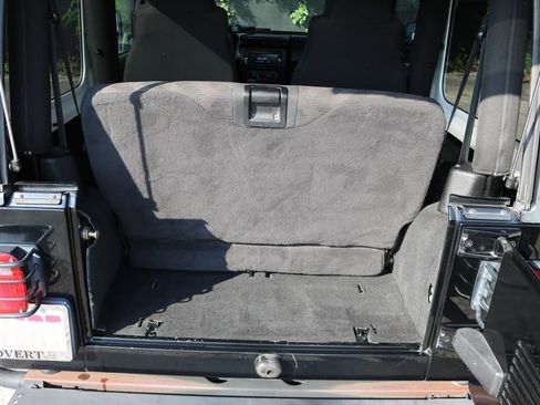 Used 2004 Jeep Wrangler Rubicon w/ Dual Top Group AWD/4WD image 15