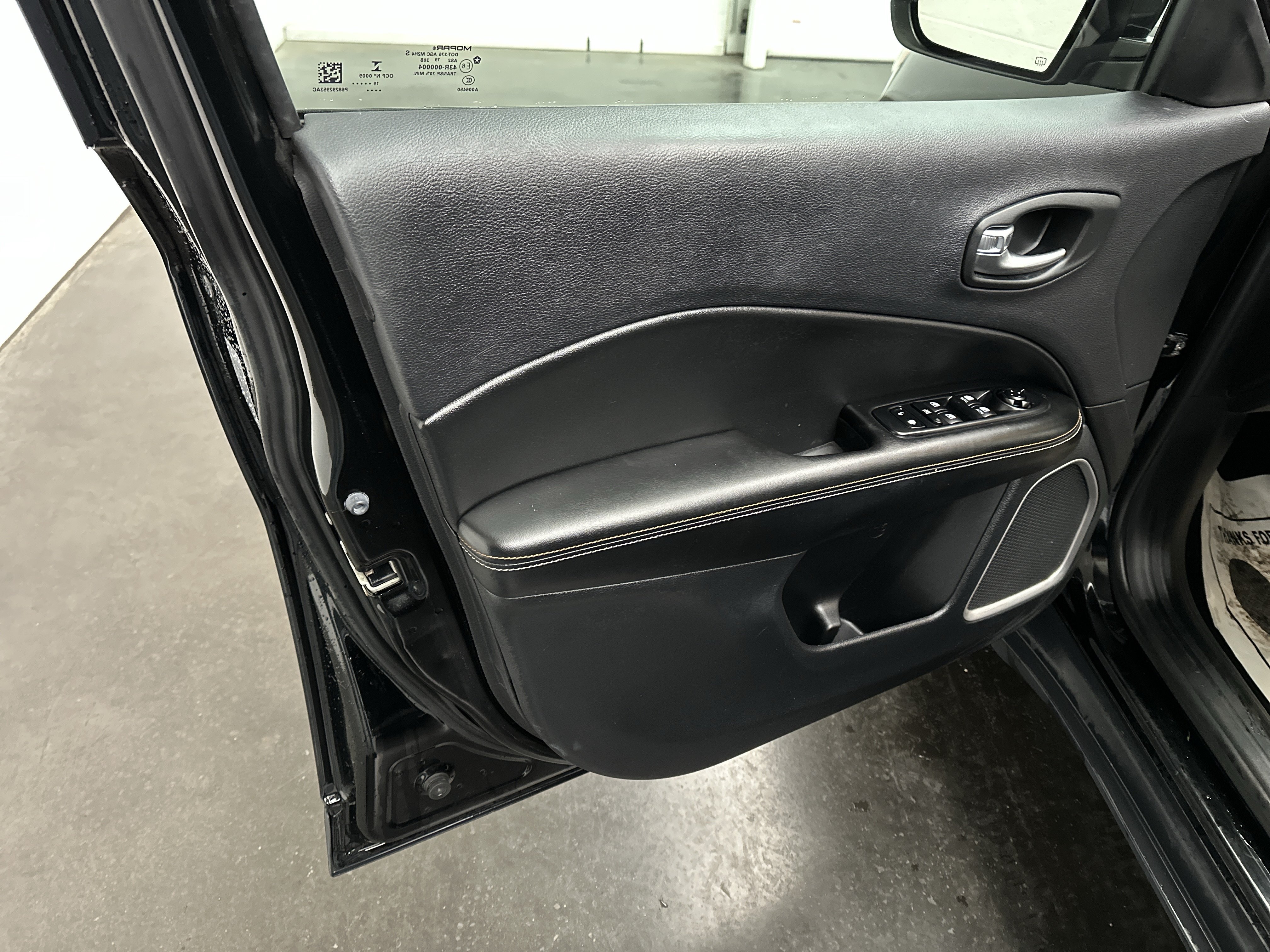 Used 2020 Jeep Compass Latitude w/ Cold Weather Group AWD/4WD image 16