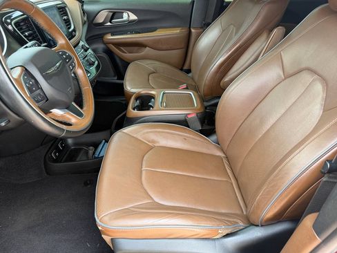 Used 2017 Chrysler Pacifica Limited FWD image 10
