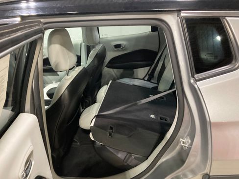 Used 2019 Jeep Compass Latitude AWD/4WD image 16