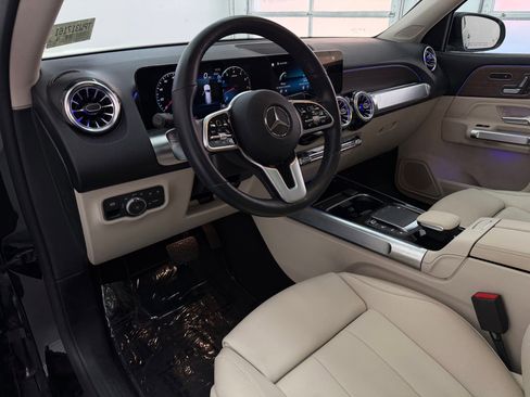 Used 2023 Mercedes-Benz GLB 250 image 4