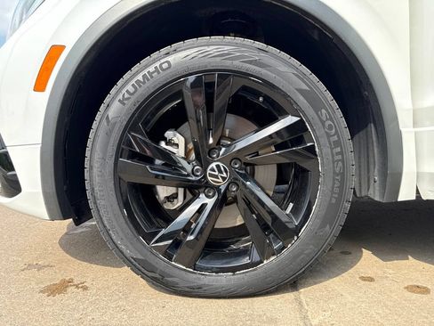 Certified 2023 Volkswagen Tiguan SE R-Line AWD/4WD image 27