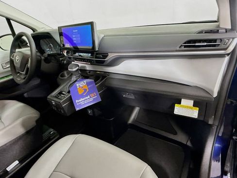 Used 2026 Toyota Sienna XLE FWD image 26