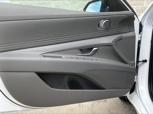 New 2025 Hyundai Elantra SEL image 23