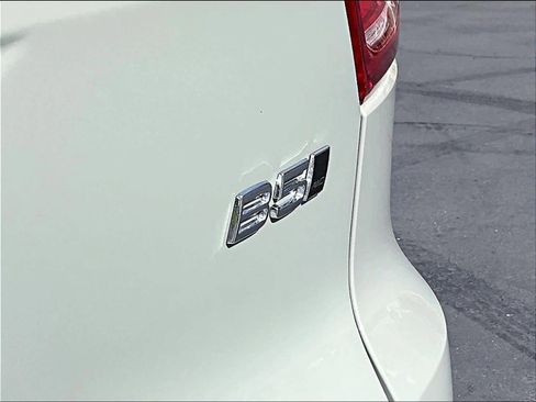 Used 2025 Volvo XC40 B5 Plus image 11