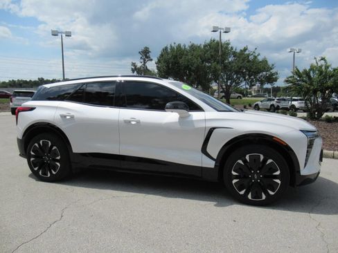 Used 2025 Chevrolet Blazer EV RS AWD/4WD image 2