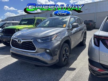 Used 2023 Toyota Highlander LE
