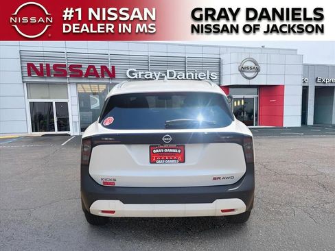 New 2025 Nissan Kicks SR w/ SR Premium Package image 19