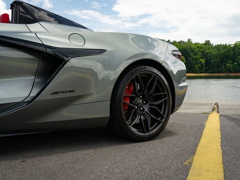 Used 2023 Chevrolet Corvette Z06 RWD image 19